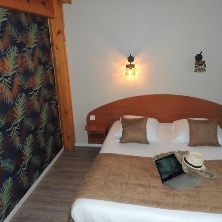 Logis Hotel Les 3 Marchands Bressuire Εξωτερικό φωτογραφία