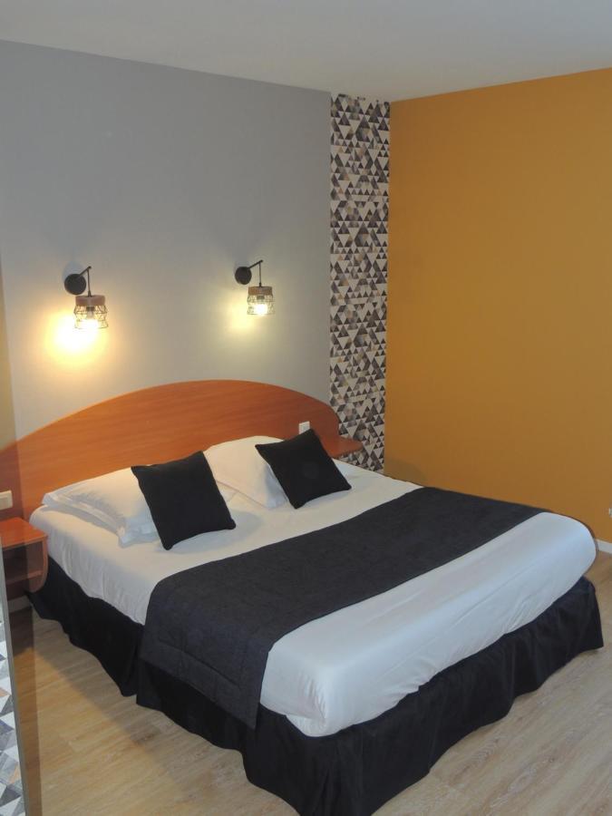 Logis Hotel Les 3 Marchands Bressuire Εξωτερικό φωτογραφία