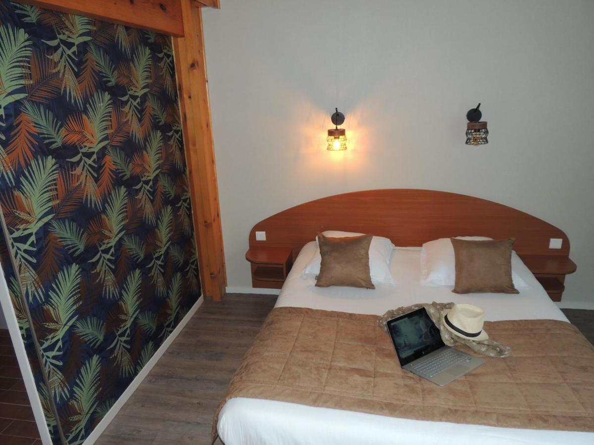 Logis Hotel Les 3 Marchands Bressuire Εξωτερικό φωτογραφία