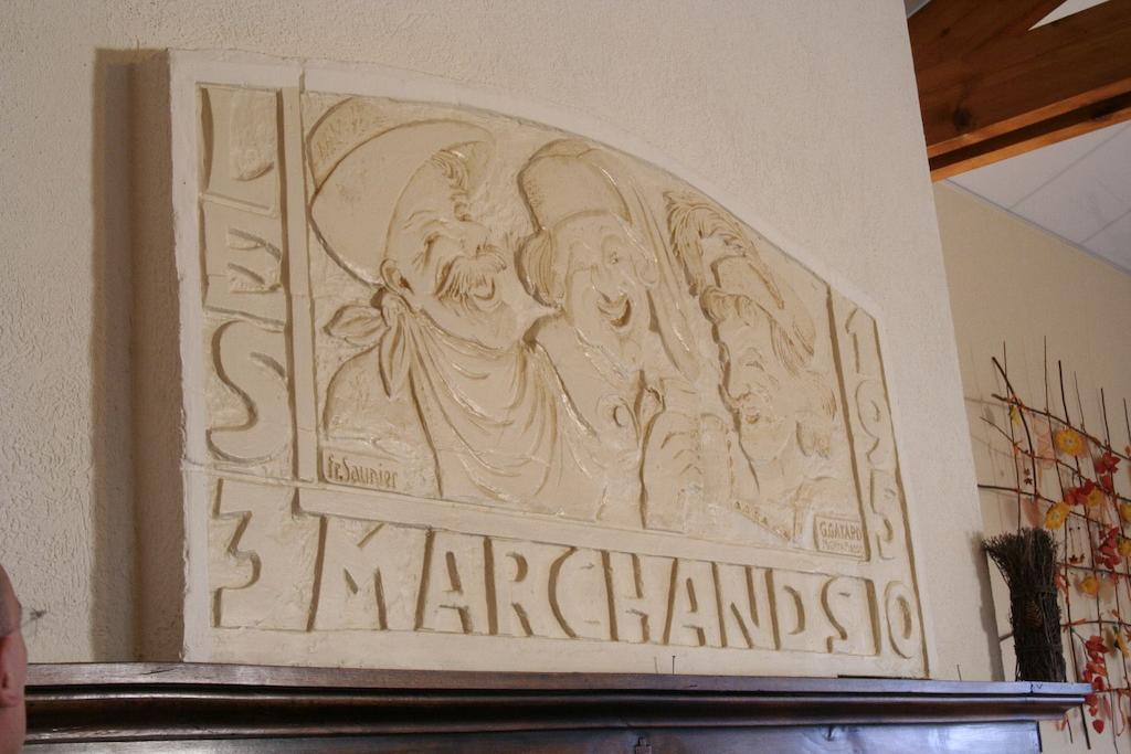 Logis Hotel Les 3 Marchands Bressuire Εξωτερικό φωτογραφία